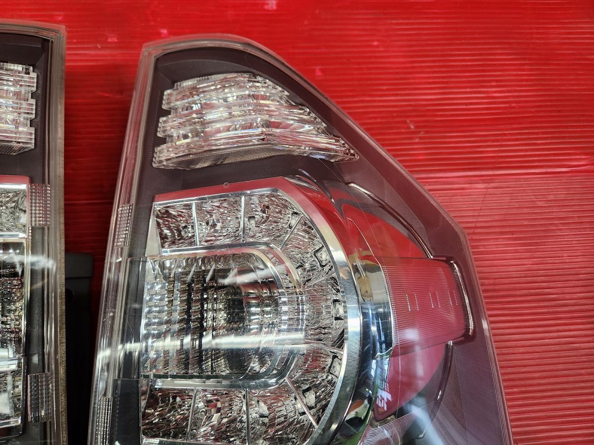 ZRR70w/ZRR75wヴォクシー後期テールランプ左ICHIKOH28-220 70w/ZRR75wヴォクシー後期左テールランプICHIKOH28-220 公式