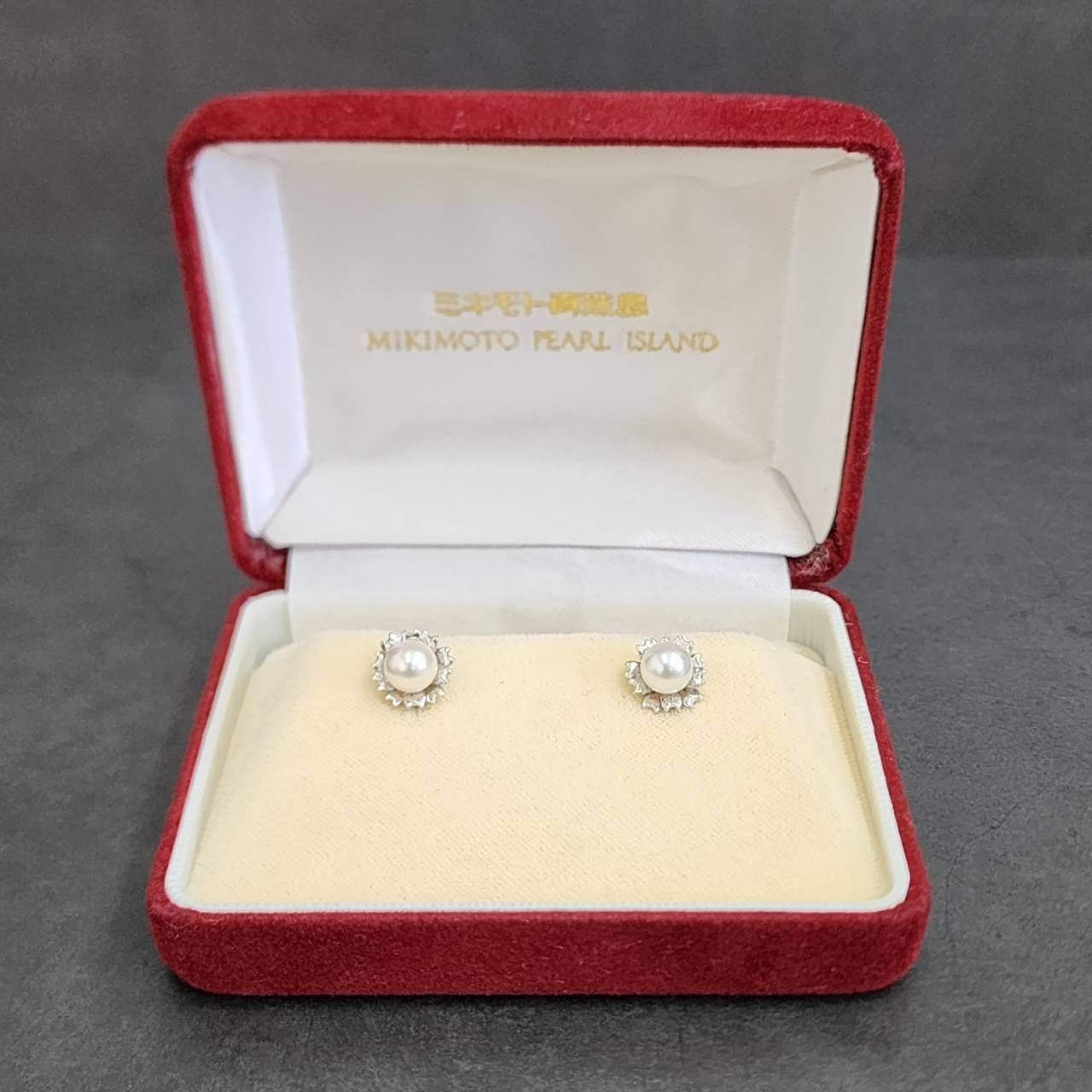 MIKIMOTO 真珠ピアス 専用ケース付き MIKIMOTO - 現行品 WG k18 ミキモト ピアス ダイヤモンドx真珠
