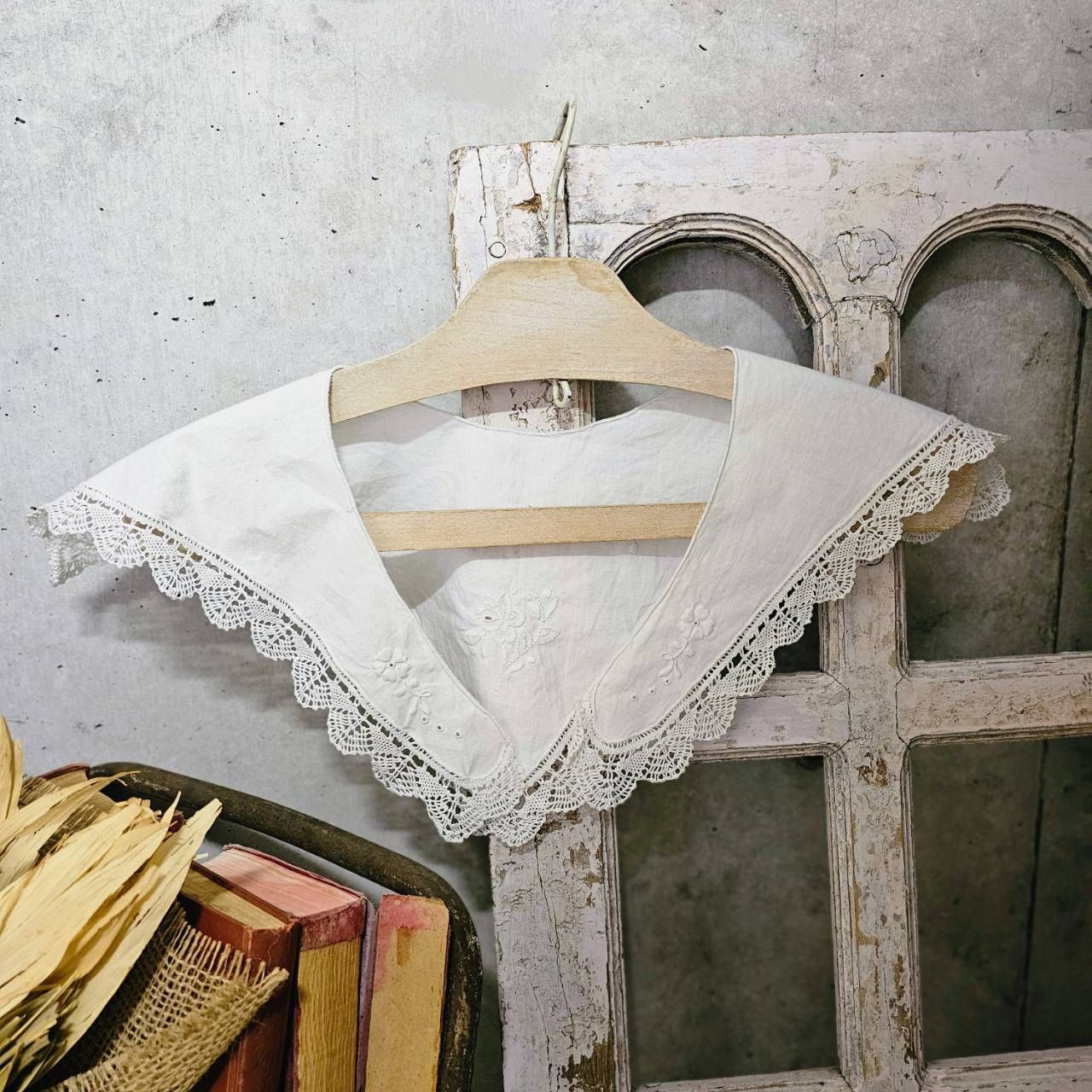 Euro ヨーロッパヴィンテージ batten lace with stich collar バテンレースと刺繍の三角つけ襟 ホワイト |