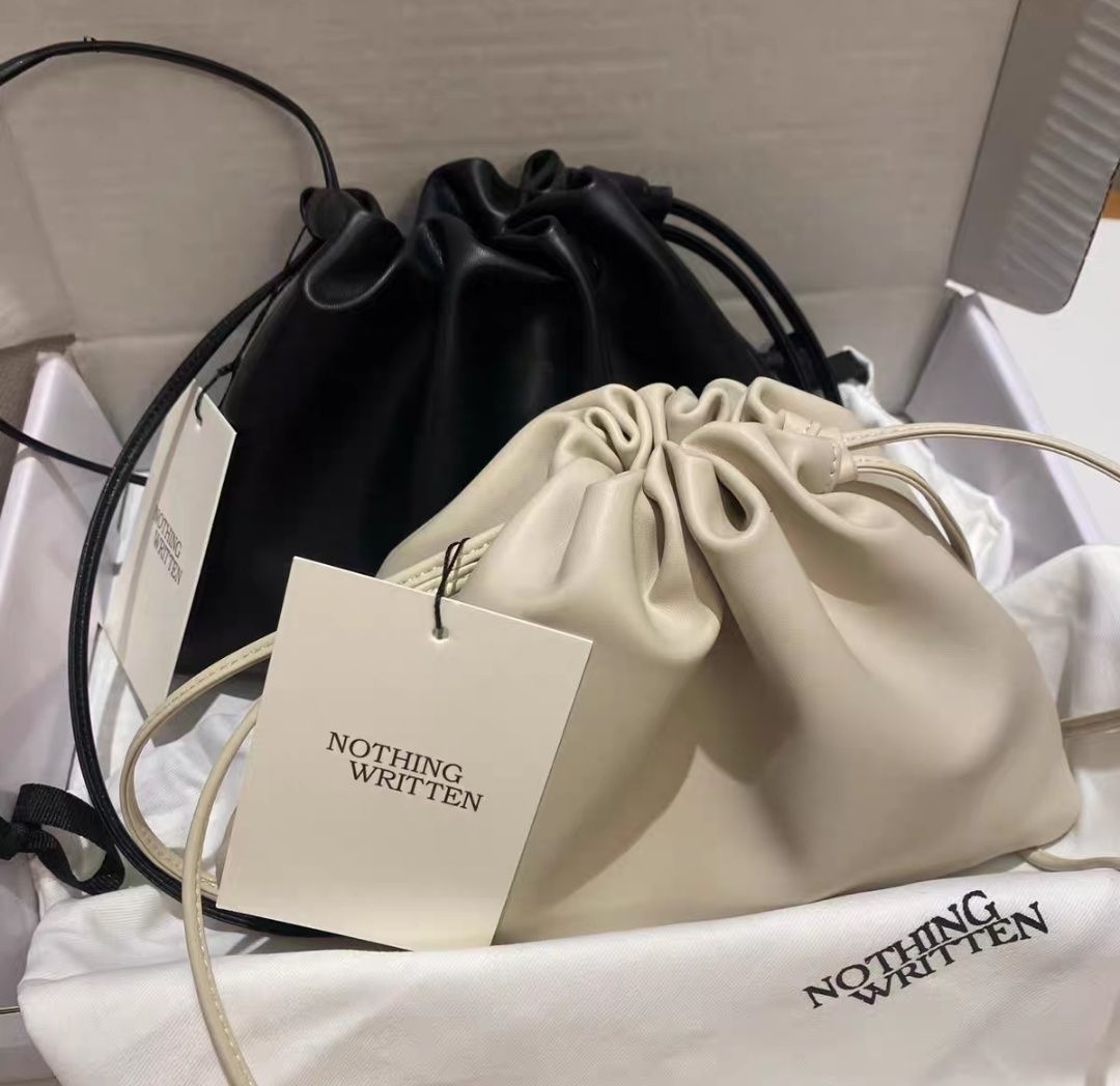 NOTHING WRITTEN★韓国★人気★日本未入荷★Nella strap bag 2色 ☆韓国人気☆ NOTHING WRITTEN【送料込】Nella strap bag 2色