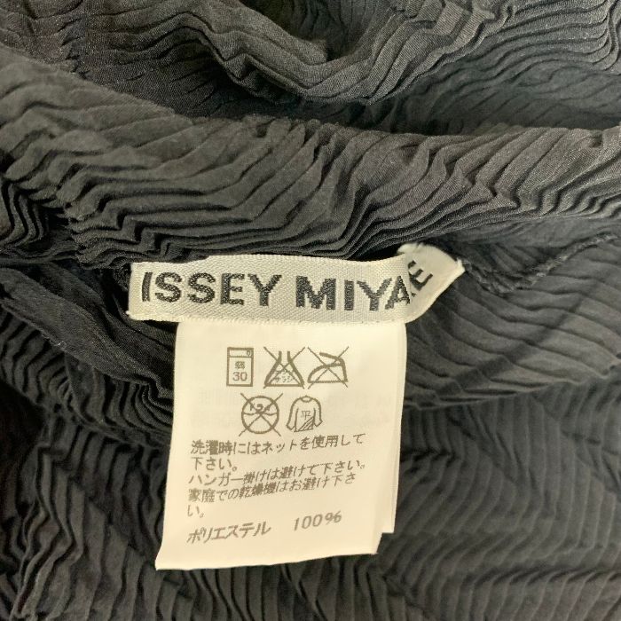 ISSEY MIYAKE ストレッチプリーツブラウス　サイズ2 長袖シャツ ISSEY MIYAKE ストレッチプリーツブラウス サイズ2 長袖シャツ