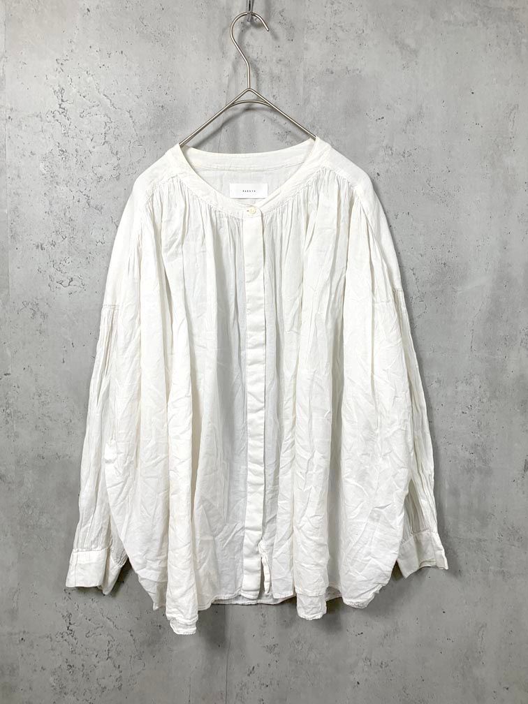 かぐれ kagure ピンタック 2WAY ブラウスシャツ 白 ギャザー かぐれ（カグレ）の「ピンタック2WAYブラウス（Tシャツ