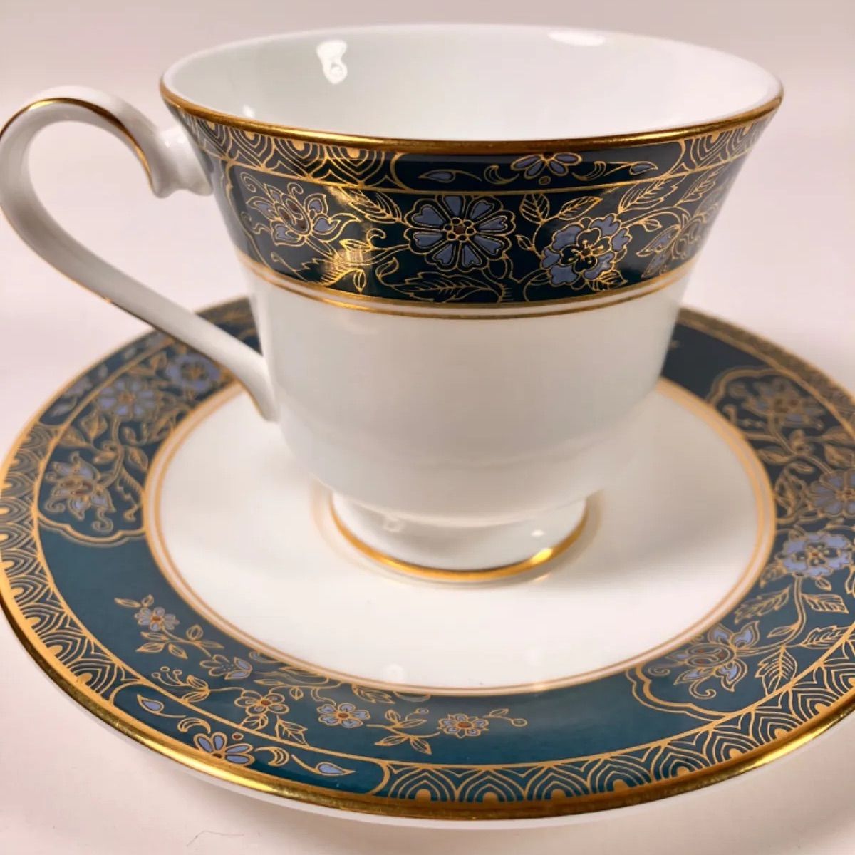 ロイヤルドルトン カーライル カップ&ソーサー - メルカリ