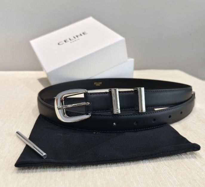 大人気 CELINE ミディアム ウエスタンベルト ヴィンテージカーフスキン 