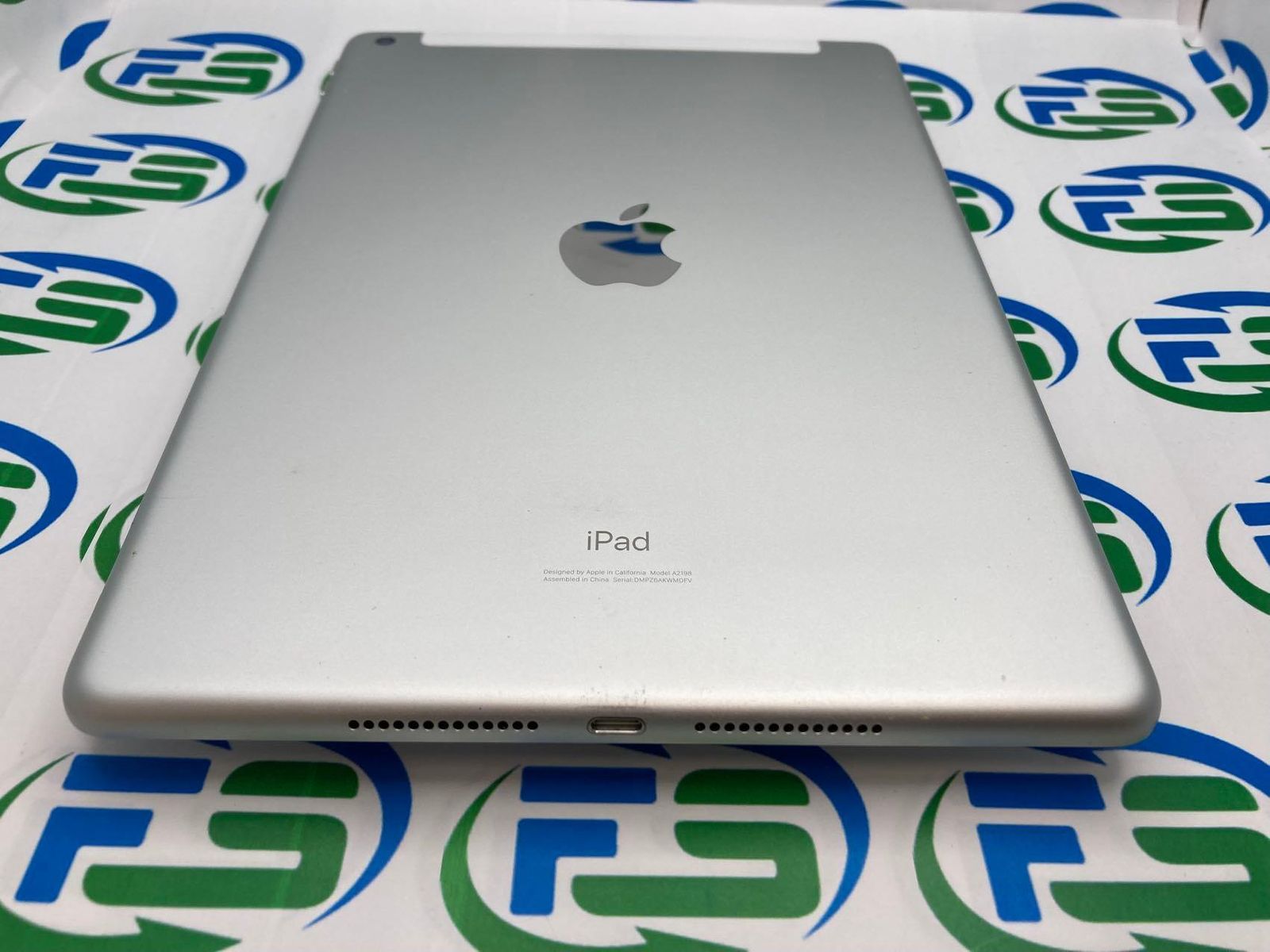 iPad (第7世代) cellular 32GB シルバー ロジクールケース付 販売