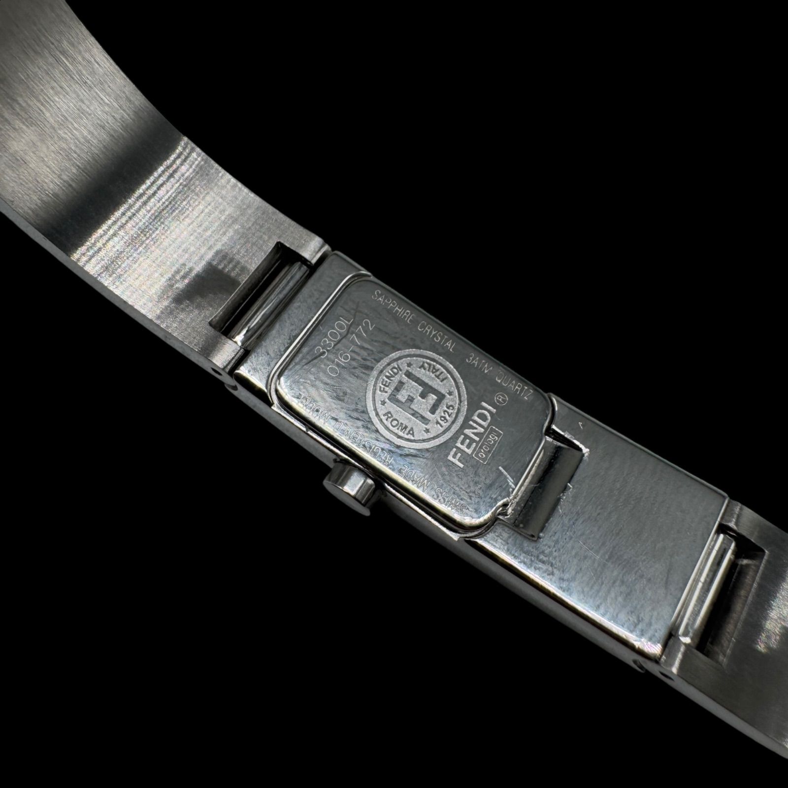 シルバー 黒文字盤