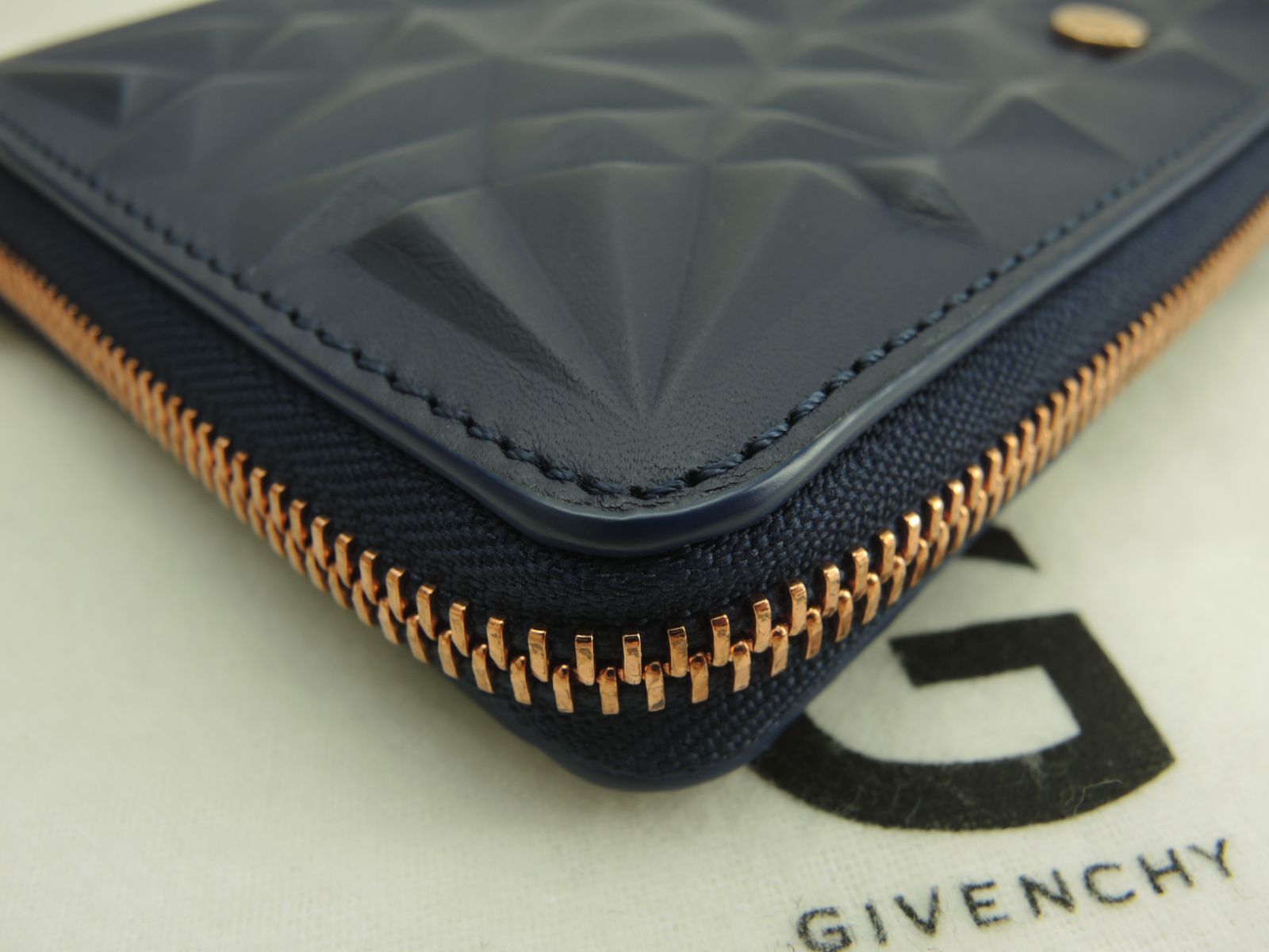 GIVENCHY Paris スター 星 ラージ ラウンドジップ ウォレット GIVENCHY ジバンシー 財布 ラウンドジップ 長財布 エンボス