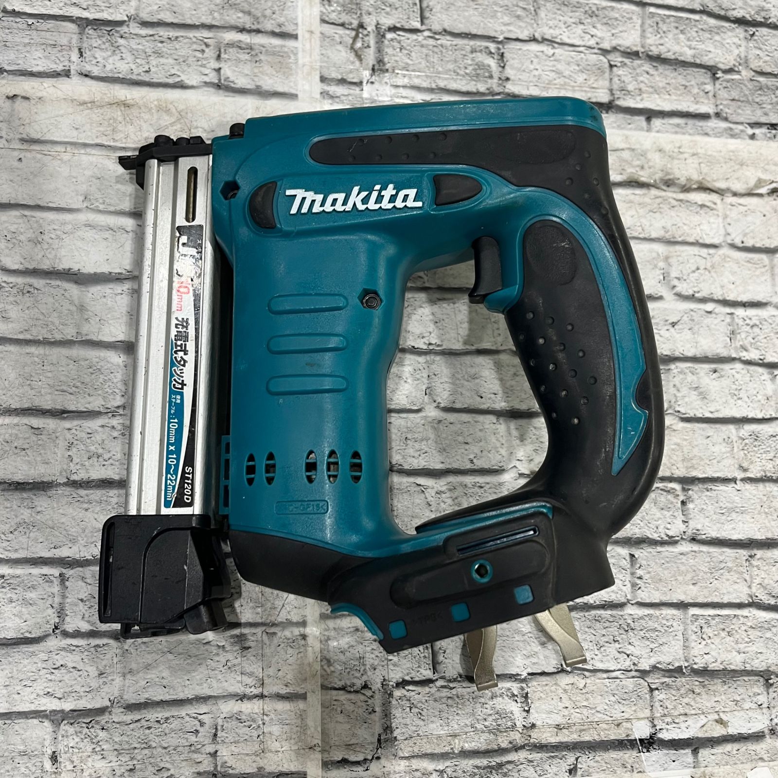 マキタ(makita) コードレスタッカ ST120DZK【川口店】