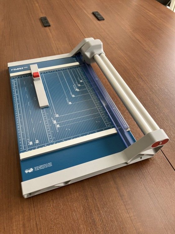 アウトレット品 DAHLE ダーレ ローラーカッター 550N型 ブルー