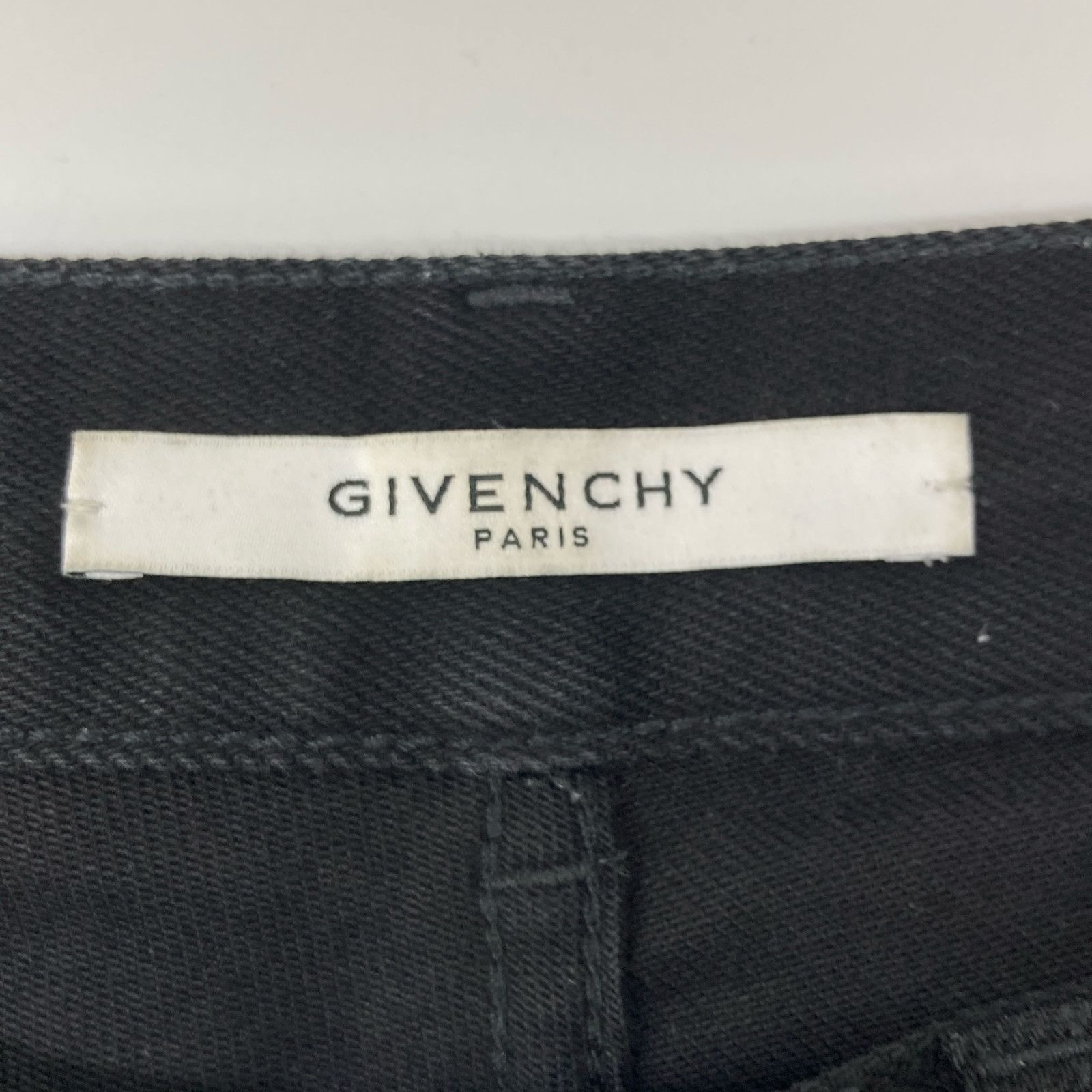 GIVENCHY