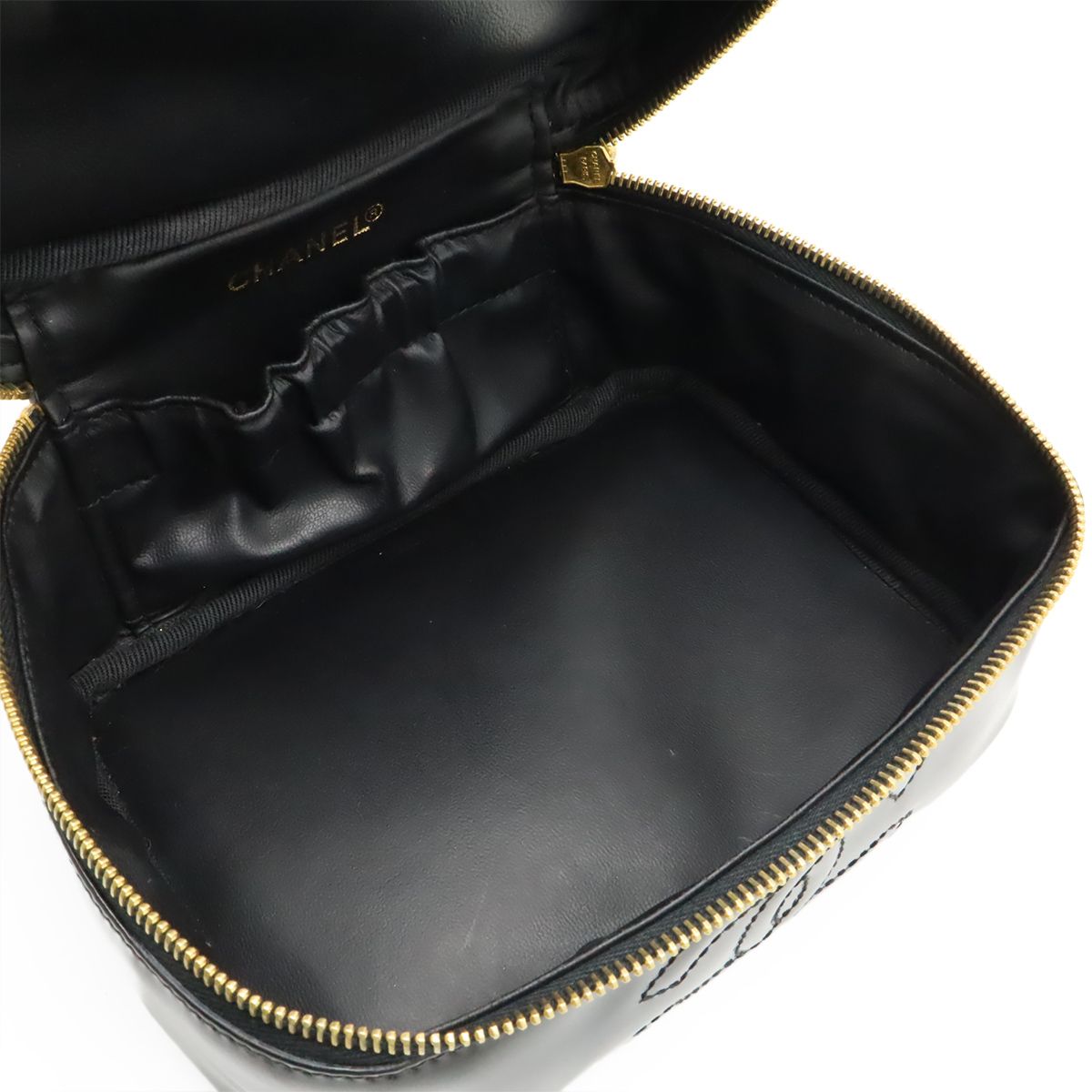 CHANEL シャネルココマークエナメルバニティポーチブラック
