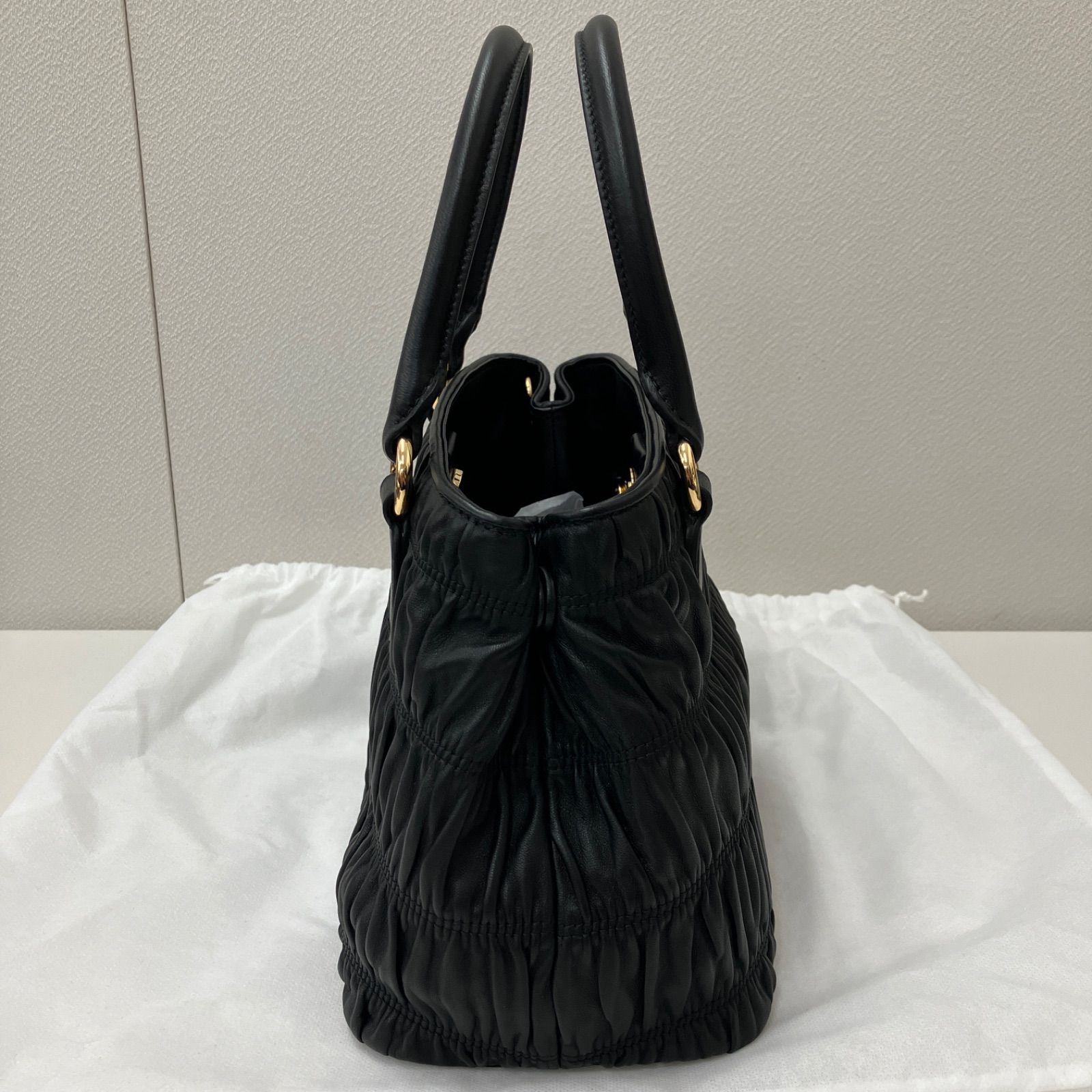 極美品 PRADA 2way ナッパ レザー ハンドバッグ ショルダーバッグ 黒 極美品】PRADA プラダ ギャザーナッパ 2wayバッグ - メルカリ