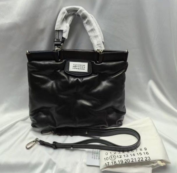 gemdil レザーワンハンドルバッグ ジェムバイラシット ブラック gemeil】gem_ by russetが新たにgemeilとしてデビュー | 株式