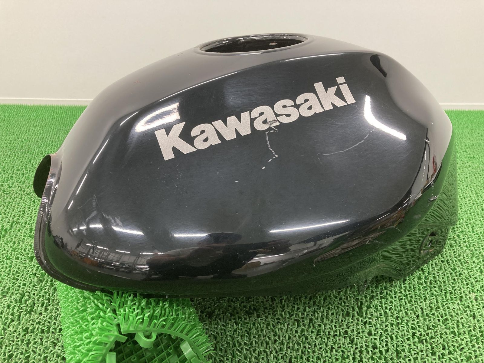 NINJA400R タンク 黒 カワサキ 純正 中古 ER400B ニンジャ400R ガソリンタンク フューエルタンク ペイント素材に コケキズ無し
