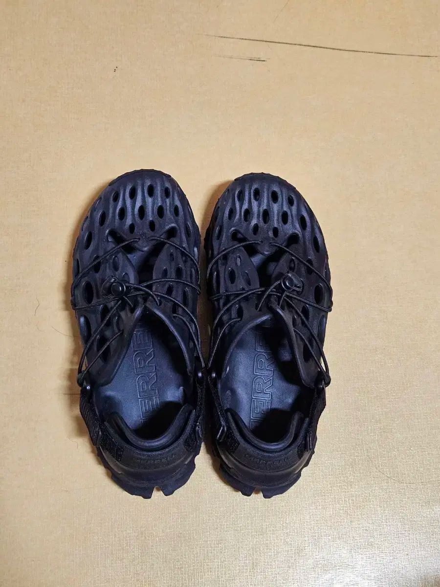 MERRELL メレル ハイドロ 首 AT CAGE 1TRL 黒