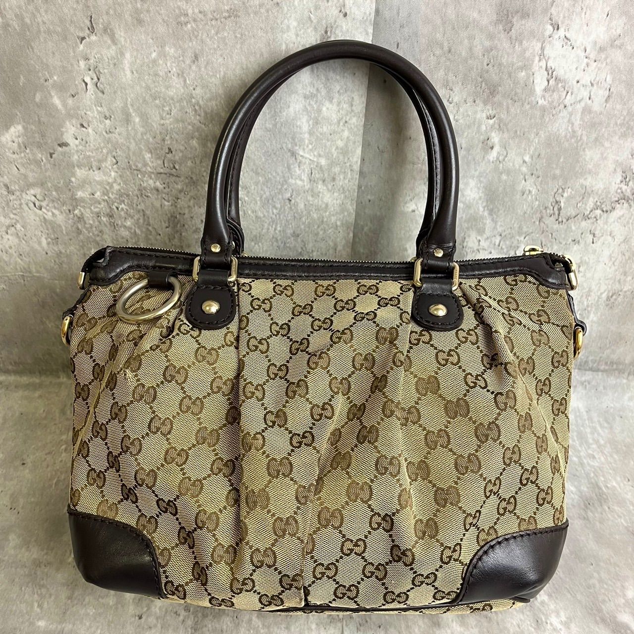 ✨良品✨ GUCCI グッチ 2way ショルダーバッグ トートバッグ GG柄 ロゴ型押し ゴールド金具 シリアル 肩掛け 斜め掛け キャンバス  レザー レディース ベージュ 肌色 ブラウン 茶色