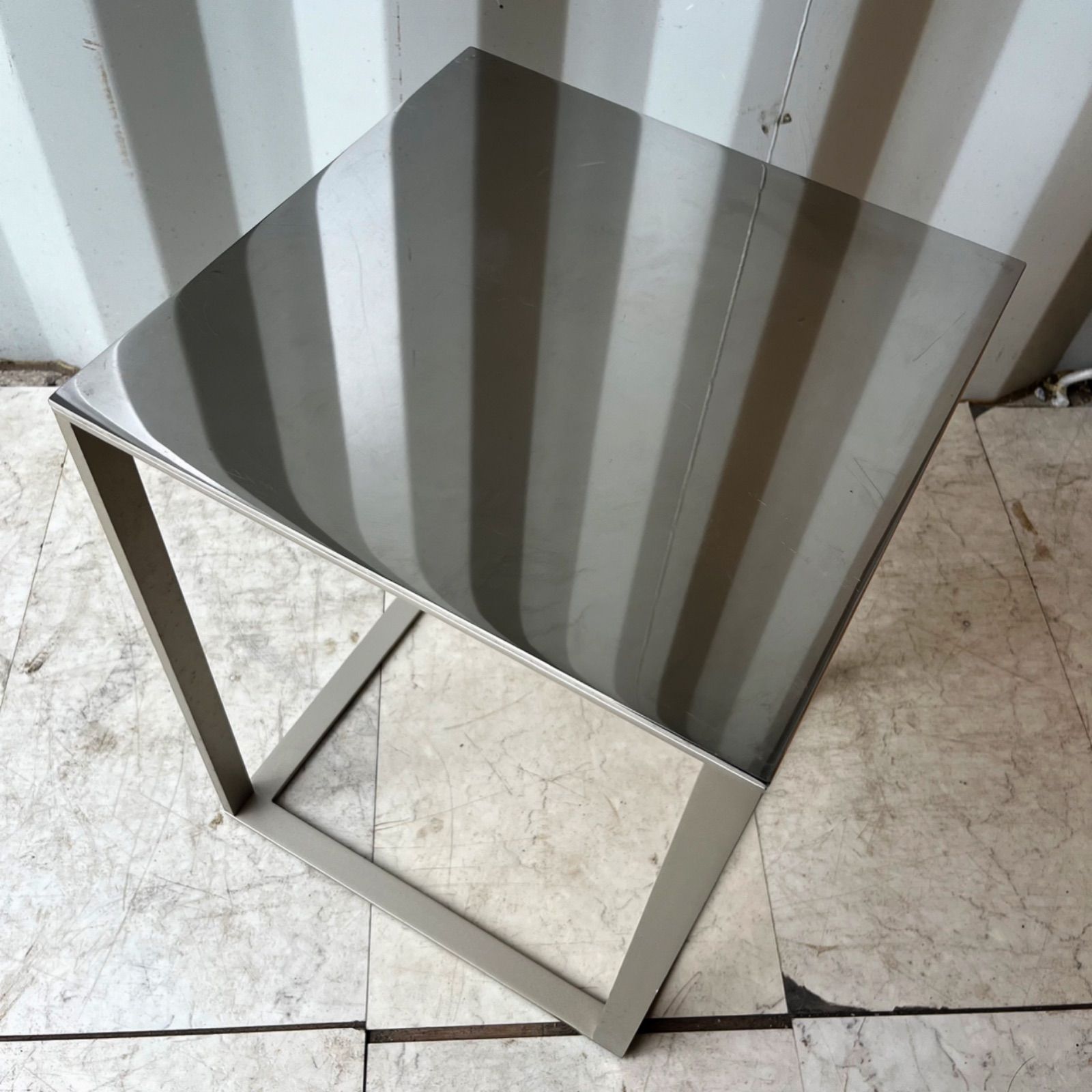 取付無料！B&Bイタリア シンプリーチェ スタイリッシュモダン鏡面サイドテーブル 取付無料！B&Bイタリア シンプリーチェ スタイリッシュモダン