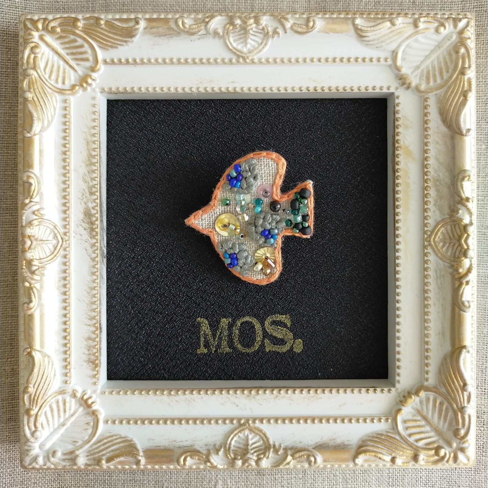 手刺繍ブローチ  北欧バード  スパンコール  ビーズ 手刺繍ブローチ 北欧バード ビーズ スパンコール - メルカリ