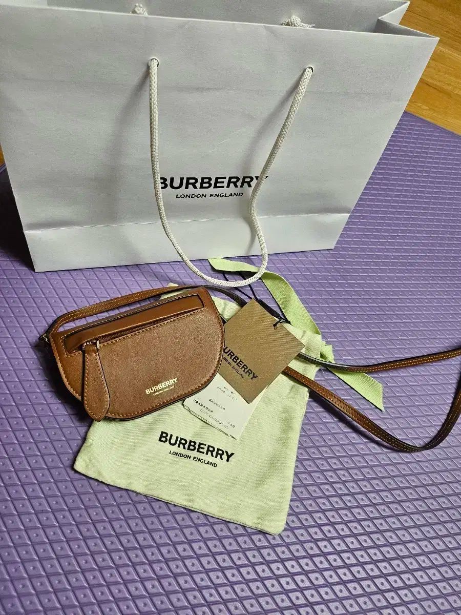 Burberry バーバリー