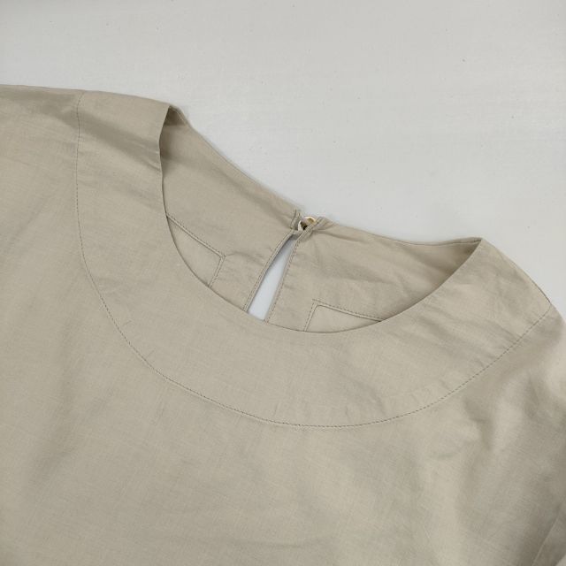 ARTS&SCIENCE バックボタン サイドタック 0221-L6169-0203 ブラウス  