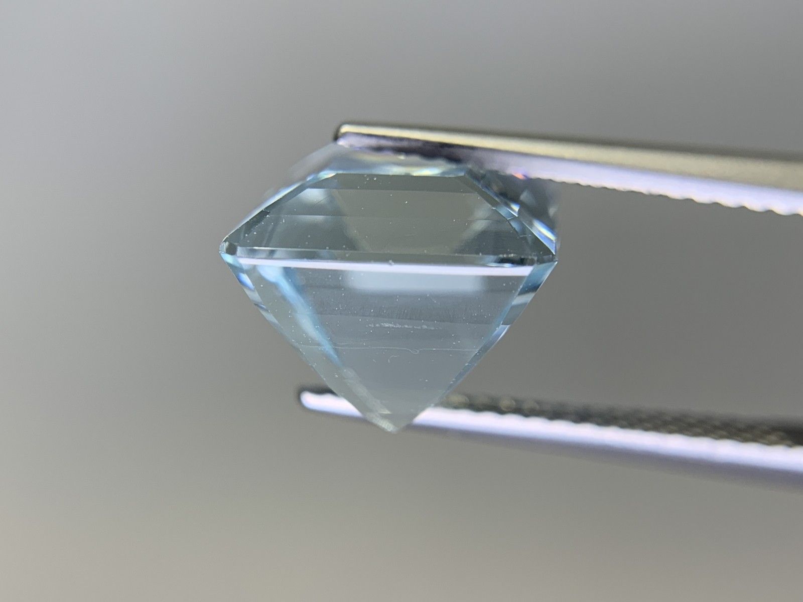 縦12.06㎜×横10.25㎜×高さ8.52㎜