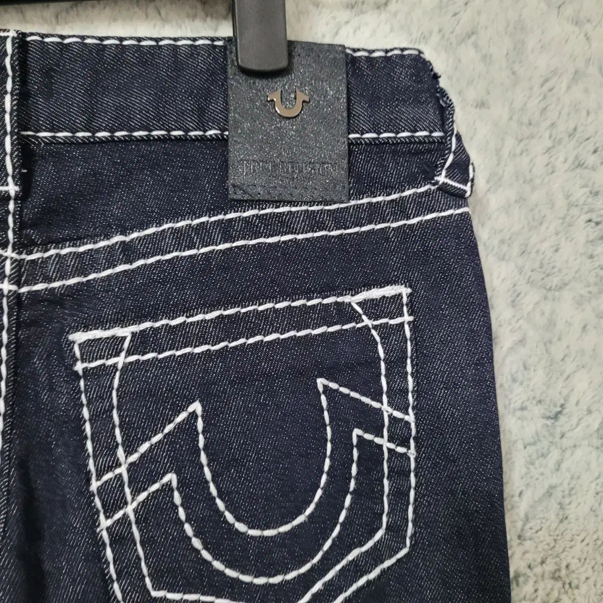 トゥルーレリジョン ブーツカットデニムジンズ　太いステッチ TRUE RELIGION ブーツカット ジーンズ | RE・DO