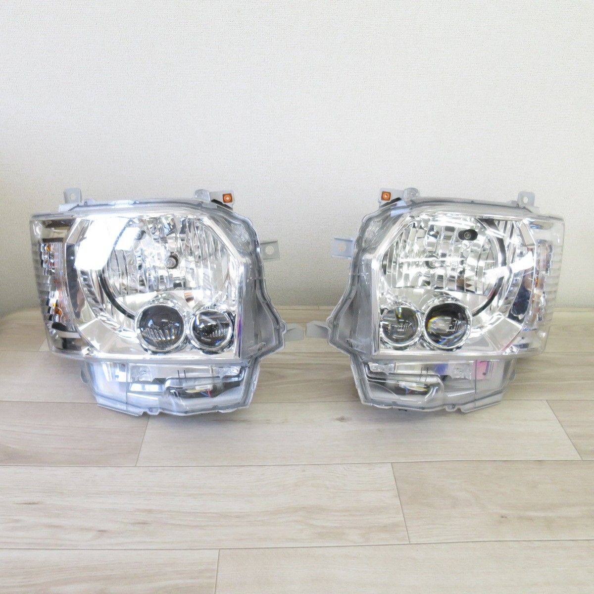 200系ハイエース KOITO 26-137 純正ヘッドライト 左右 新車外し