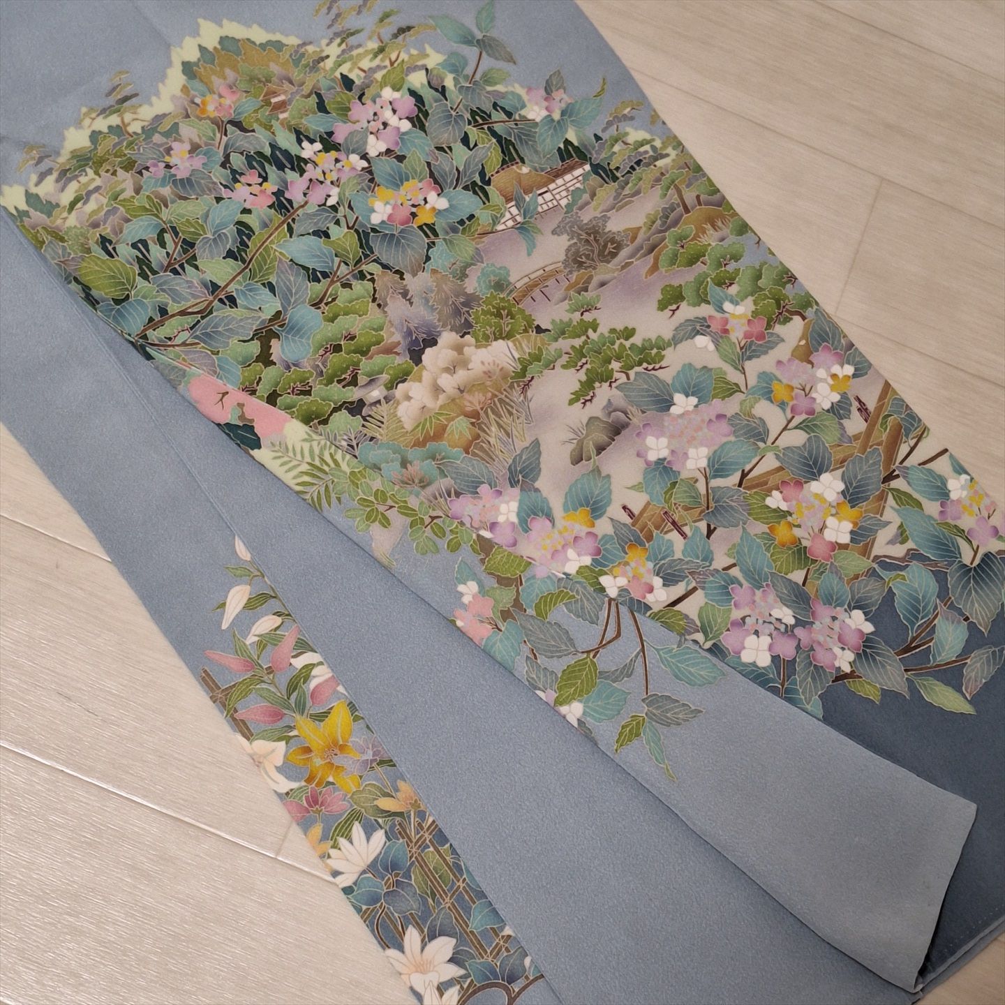 色留袖 刺繍柄 十二単の女性 扇子 組紐 金糸 藁色 ガード加工 K-4787