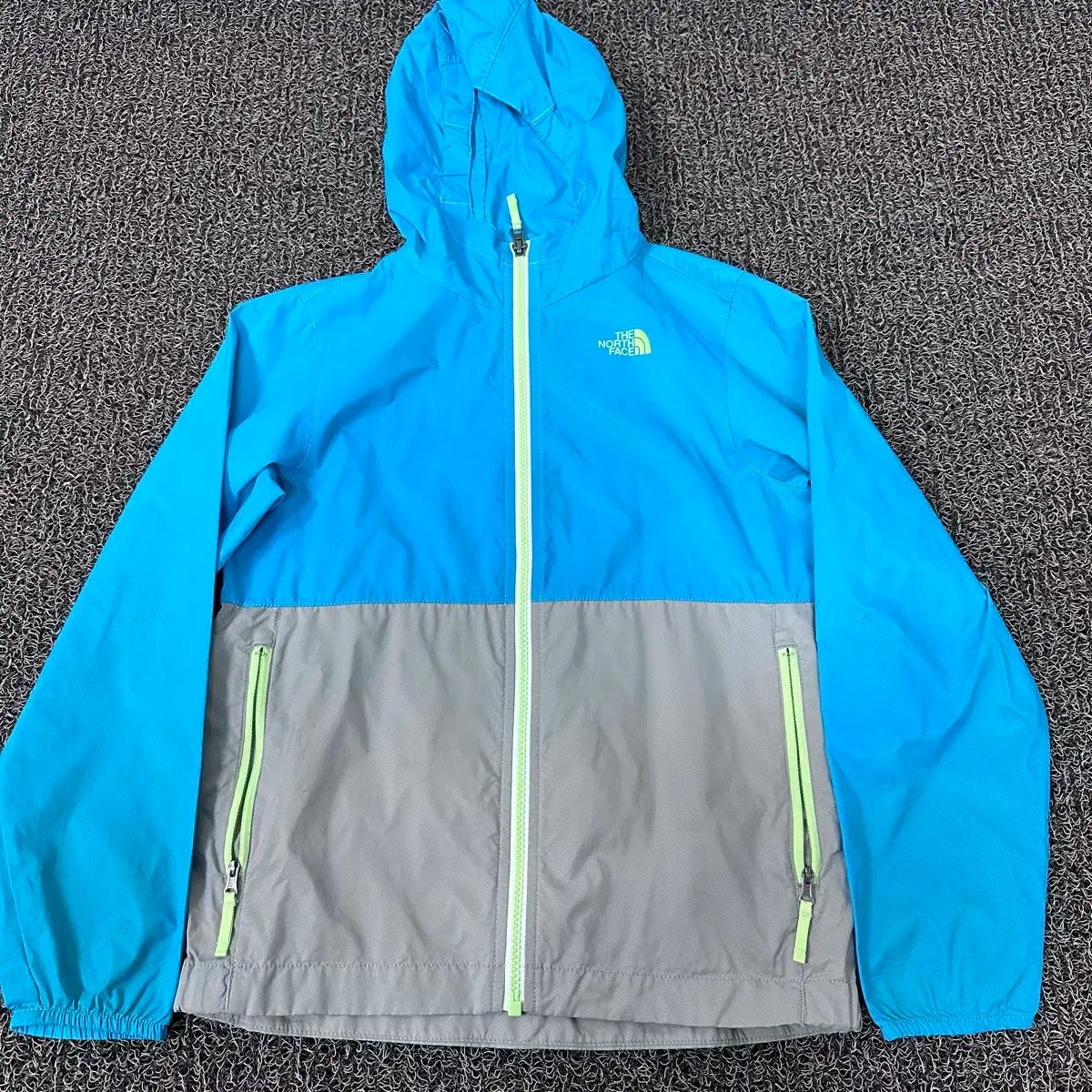 【雷市場（ポンジャン）商品韓国直送】 THE NORTH FACE(ザノースフェイス) キッズ エアー ウィンドブレーカー ジャケット 140 サイズ ブルーグレー