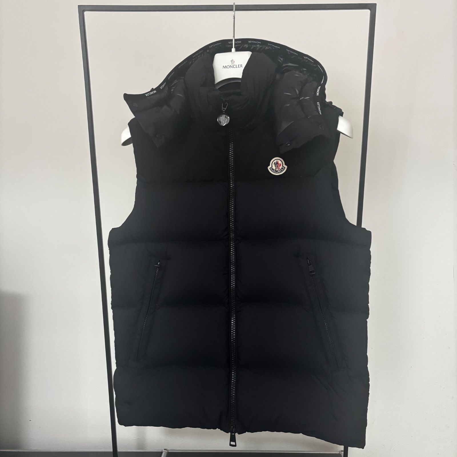 美品 MONCLER モンクレールMABEN GILET ダウンベスト ブラック MONCLER☆モンクレール☆MABEN☆GILET☆フード付き☆ダウンベスト