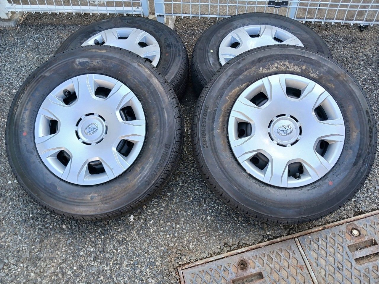 ちょっと値下げ ハイエース 新車外し 195/80 15 2024/1製造 《再々