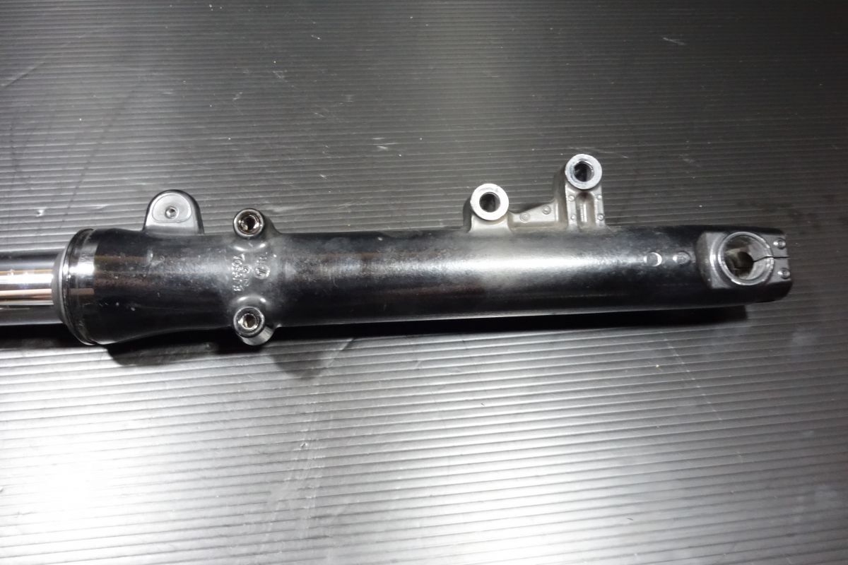 フロントフォーク 右