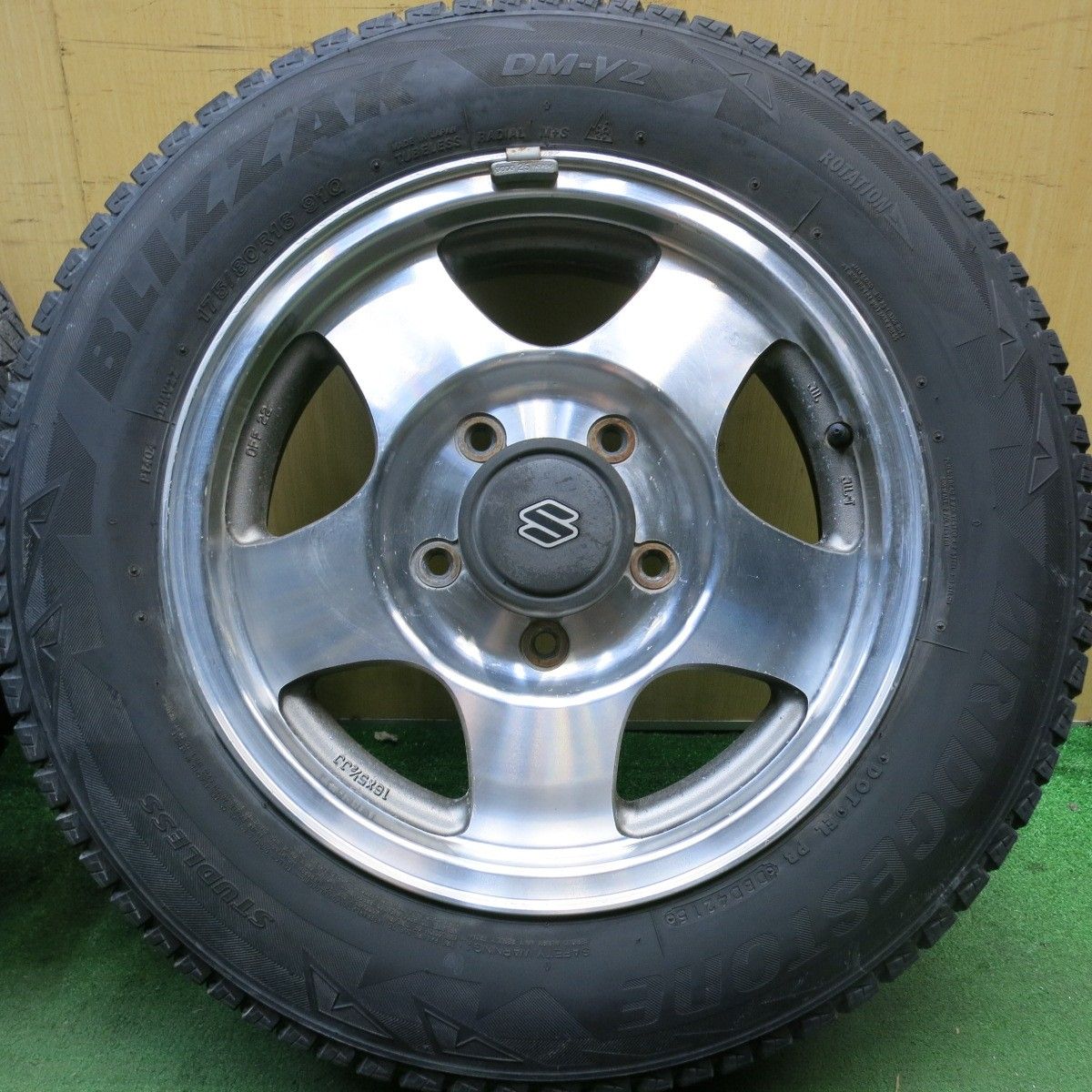 4本価格 スズキ JA11 ジムニー 純正 175 80R16 スタッドレス ブリヂストン ブリザック DM-V2 16インチ PCD139.7 5H 5092703HAス