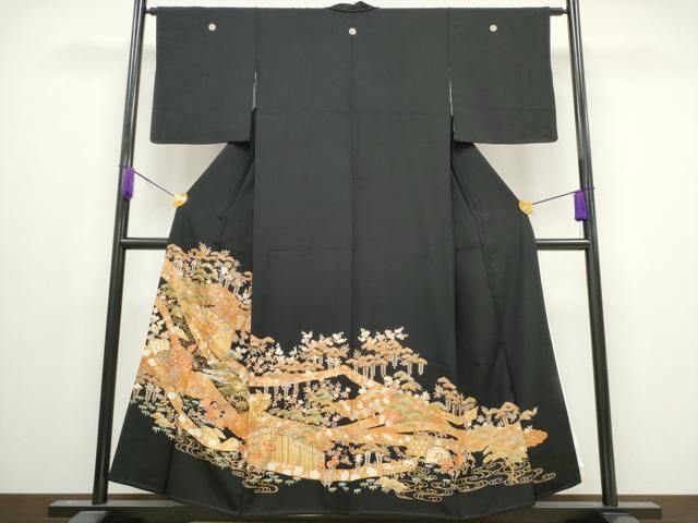 アンティーク着物　正絹縮緬　五つ紋　黒留袖　刺繍入り　松竹梅　7月末迄 アンティーク 正絹 錦紗縮緬 5つ紋付 黒留袖 牡丹御所車梅竹松桐