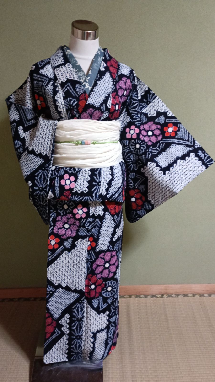 Y2973◆美品 洗える夏着物 有松鳴海絞り 背当・居敷当付 手縫い 高級浴衣 洗える 夏着物 有松・鳴海絞り蜘蛛絞り 短冊花文 藍色 浴衣 肩当