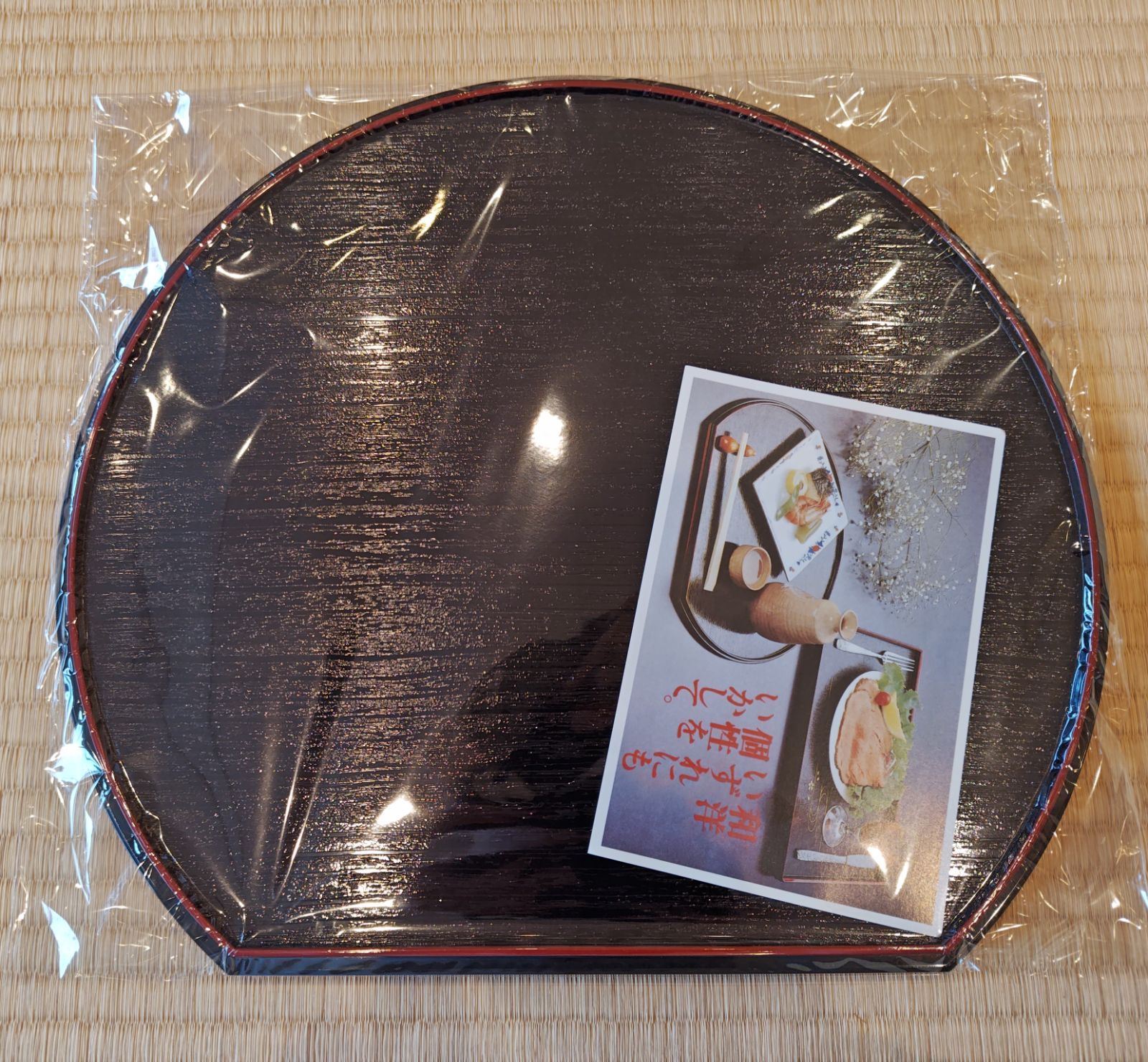 送料込【逢絢亭・新品】茶道具 半月両面膳 ５客セット 樹脂製 合成漆塗 紙箱入り 送料込【逢絢亭・新品】茶道具 半月両面膳 5客セット 樹脂製 合成