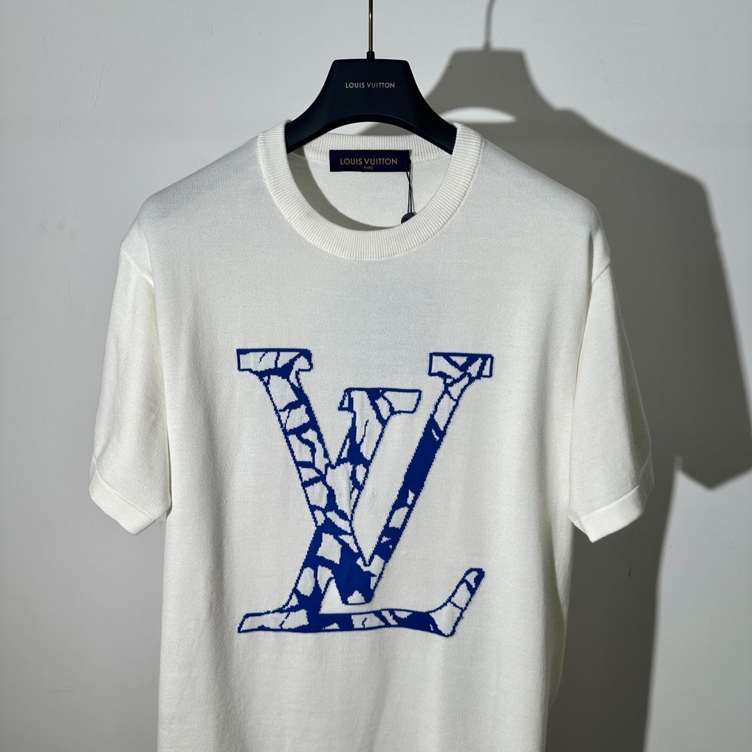 新品 LOUIS VUITTON ルイヴィトン Tシャツ サイズ: 24SS LV SKI ショートスリーブ コットン クルーネック ニット  半袖Tシャツ RM241M AUR HQN13W 1AFAND ハイゲージ ホワイト 白 イタリア製 - メルカリ