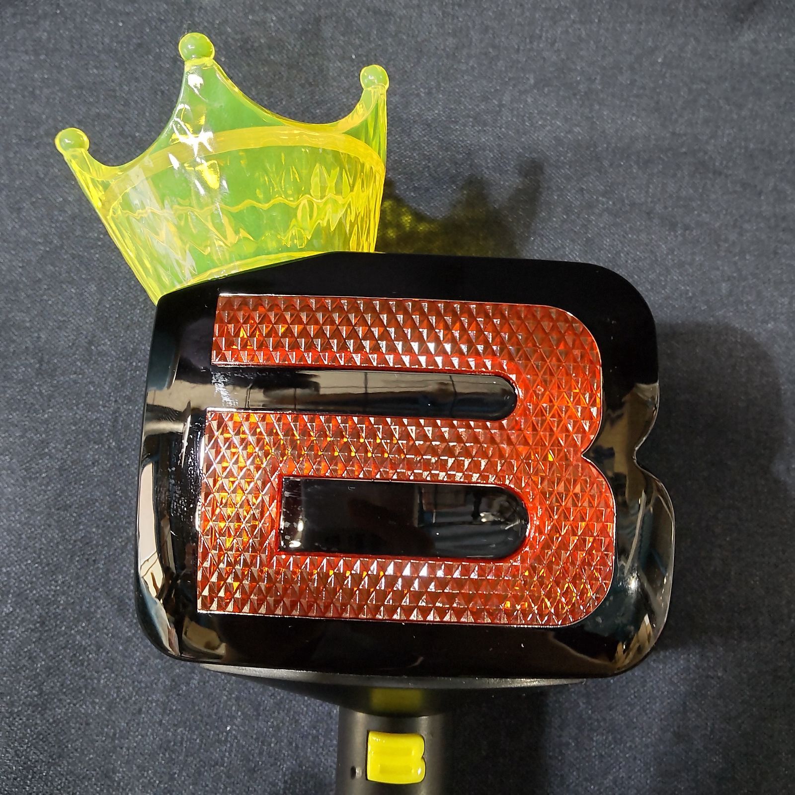 BIGBANG　ペンライト　初期　王冠型　【希少】 BIGBANG ペンライト 王冠型 初期 希少 貴重 GD - メルカリ