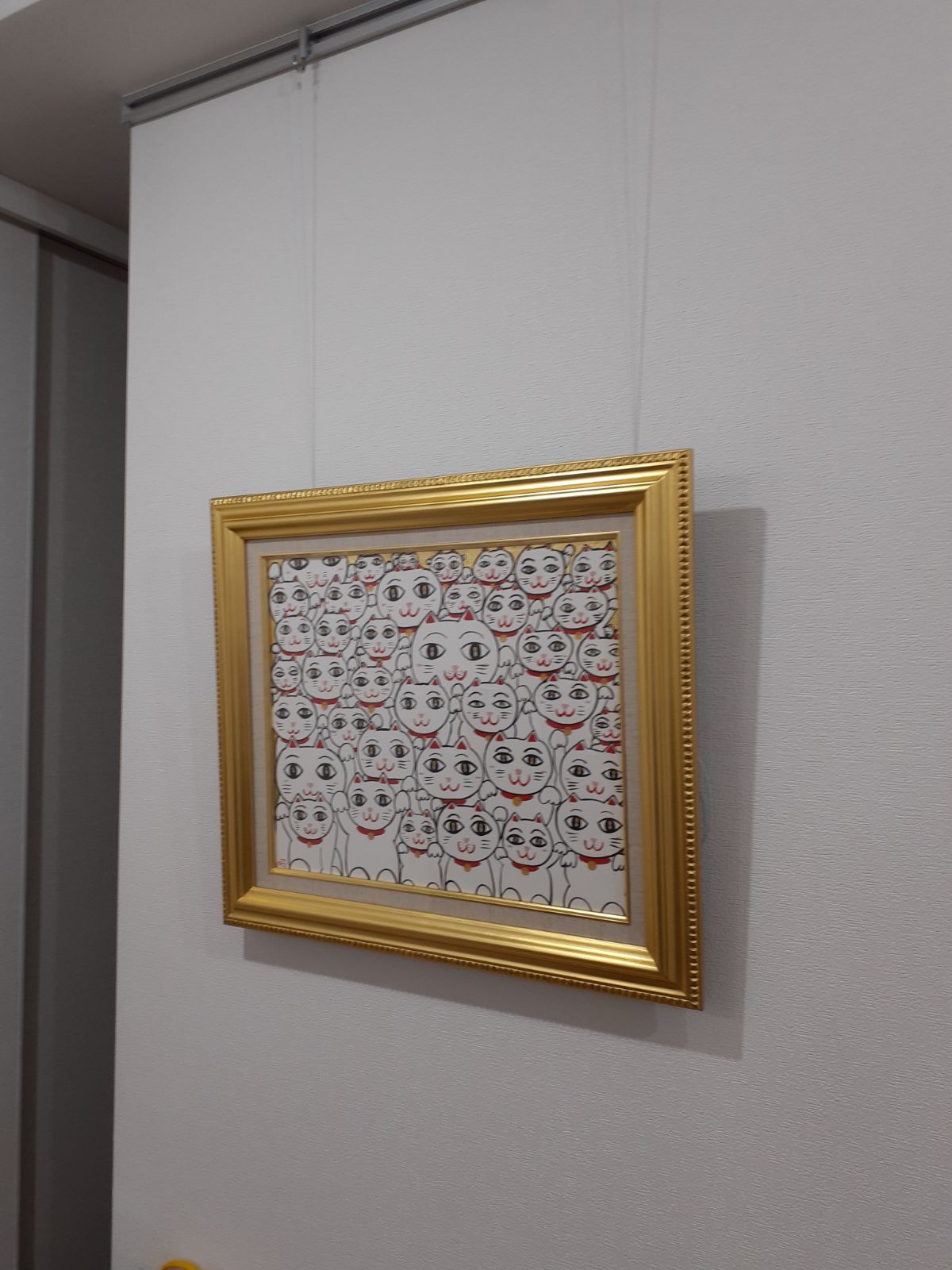 ハッピー招き猫日本画金箔額付(アンティーク)F8号画家小楠アキコ作品
