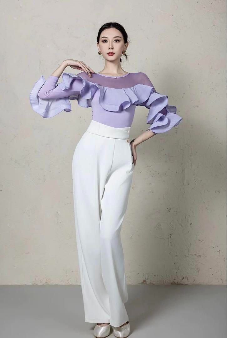 スカートに合わせても