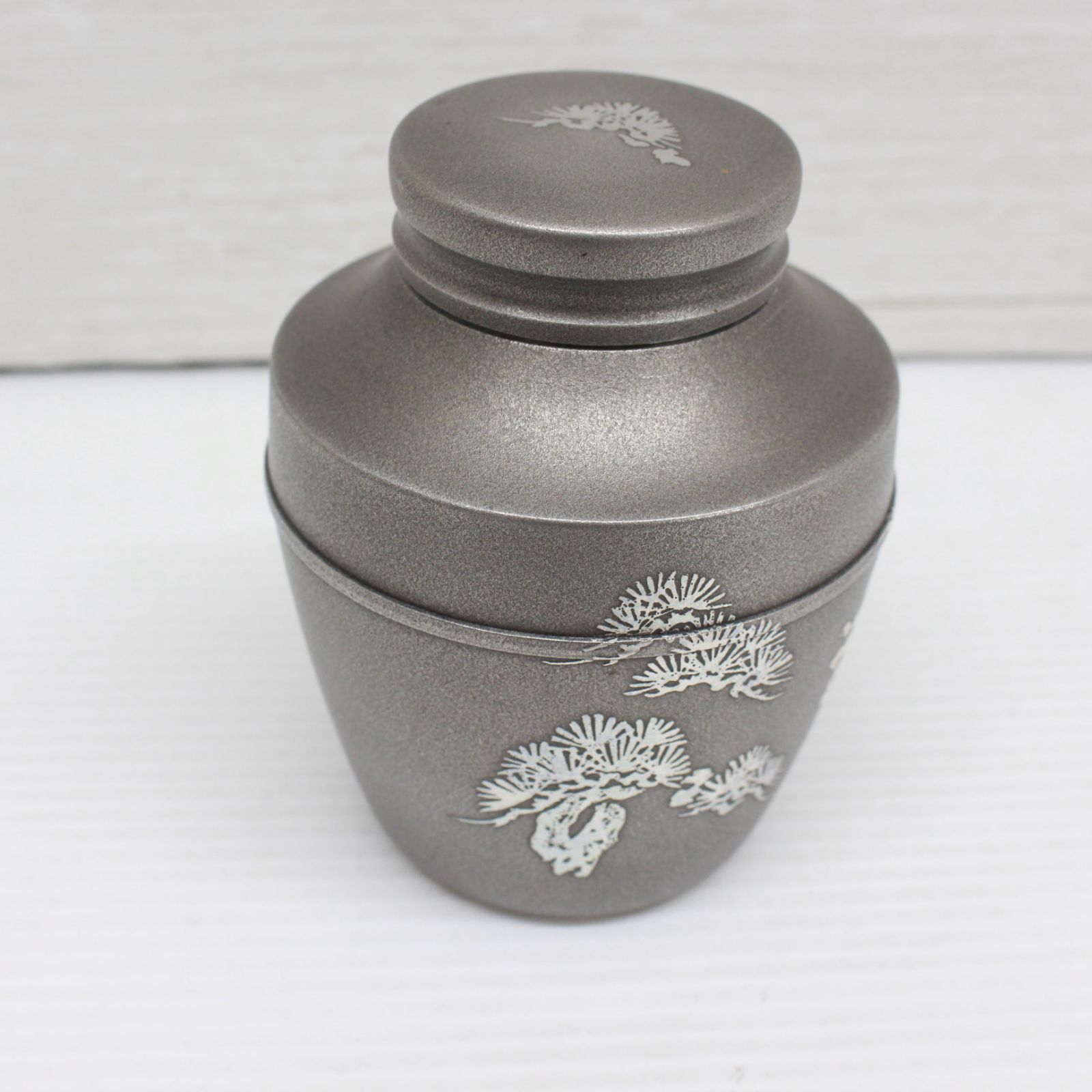 未使用品✿希少✿匿名発送✿正錫 茶壺 薩摩錫器✿さつま岩切 高級茶壷✿高級茶道具 薩摩錫器 さつま岩切 正錫 松鶴文 茶壷 茶心壷 約350g C 7729