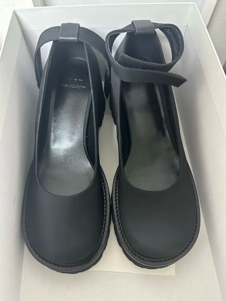 AMOMENTO アモーメント MARY JANE メリージェーン ストラップ