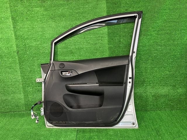 ラクティス NCP125 右フロントドア G 4WD アサヒ M2H3U 67001-52490  