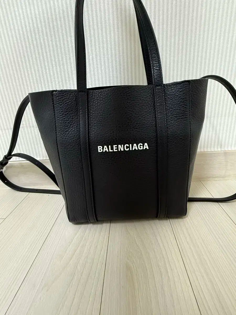 【美品✨】バレンシアガ エブリデイ トートバッグ XXS ショッピングバッグ 黒 美品✨】バレンシアガ エブリデイ トートバッグ XXS ショッピング