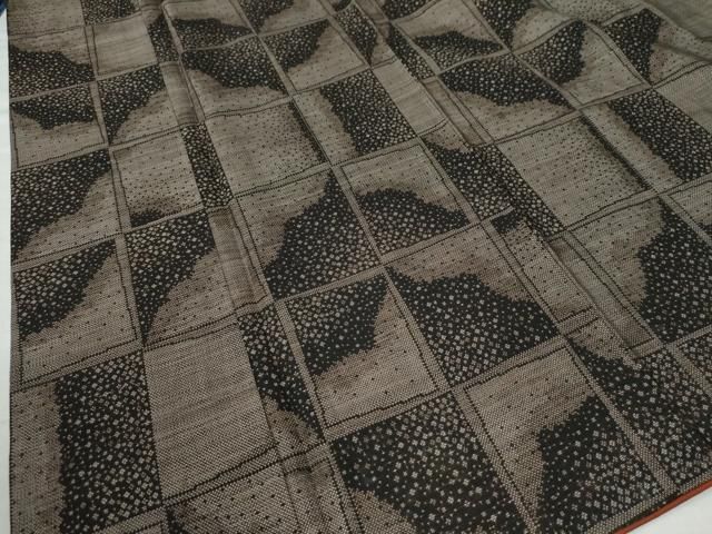 平和屋着物○本場大島紬 9マルキ 泥染め 色紙吉祥文 久井絹織物謹製