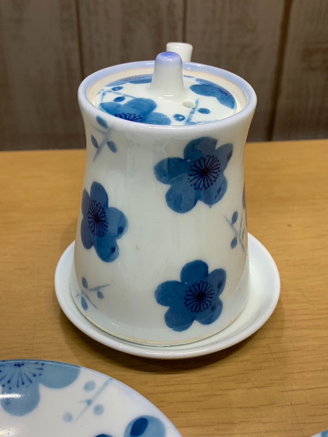 有田焼 枝梅 中皿 小皿 醤油差し セット 長期保管品 梅 和食器 有田焼 枝梅 中皿 小皿 醤油差し セット 長期保管品 梅 和食器