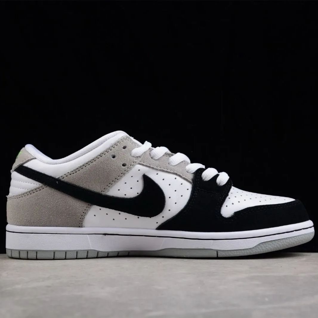 新品未使用 スニーカー Nike SB Dunk Low 