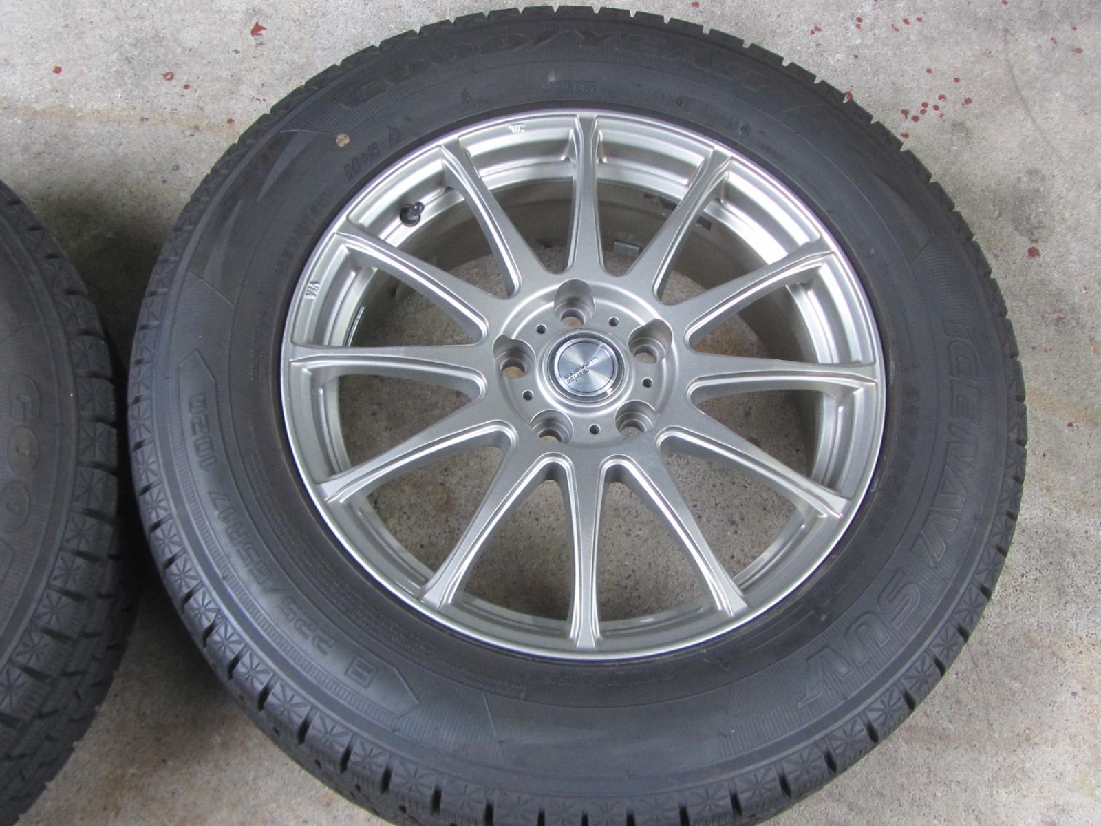 強さ バリ山 225|65R17 スタッドレス グッドイヤー アイスナビSUV 30系RAV4など トヨタ純正ナット使用