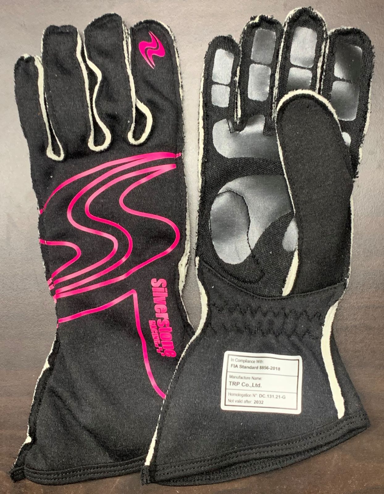 シルバーストーン外縫4輪公認グローブ［XS-ブラック/ピンク］FIA2018  