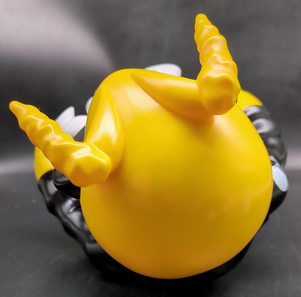 SECRET BASE BIGSKULLBEE(30cm/黄素体/黒胴着/目黒) - メルカリ